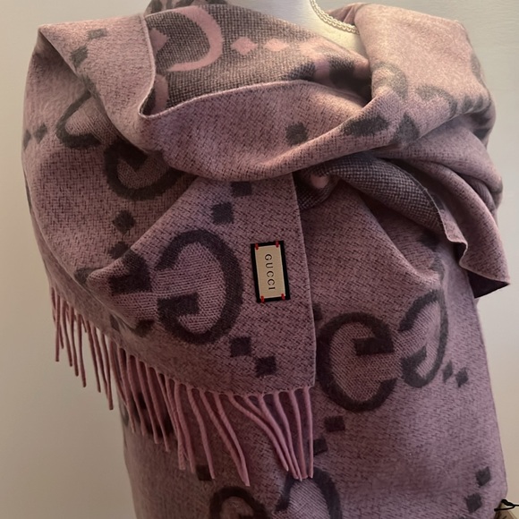 Gucci Lavender Purple Cashmere Scarf and Gloves Set - Picture 13 of 13